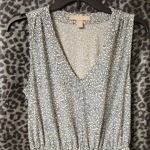 Petite women's Banana Republic Sleevless shirt